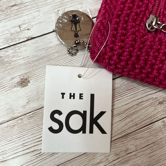 NWT THE SAK Crochet Craze Whatever Pinkberry Wristlet Silver Tone Hardware - Picture 14 of 14